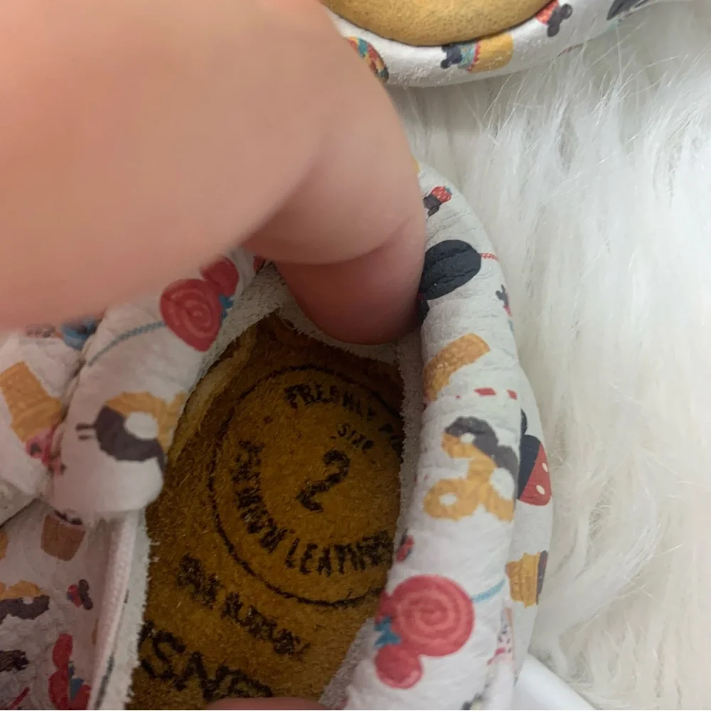 Freshly Picked x Disney Mickey Snacks Mocassins Sz 2